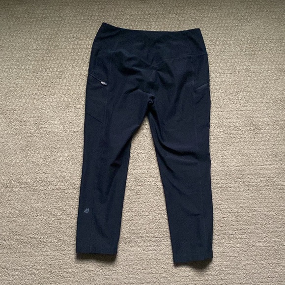 Eddie Bauer high rise capri trail tights - Picture 2 of 6